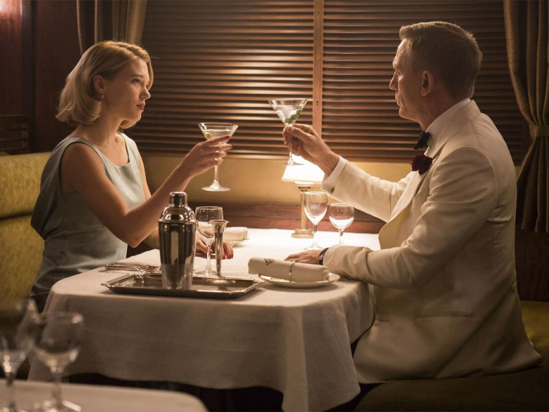 Madeline Swann and James Bond enjoying a Dirty Martini in SPECTRE