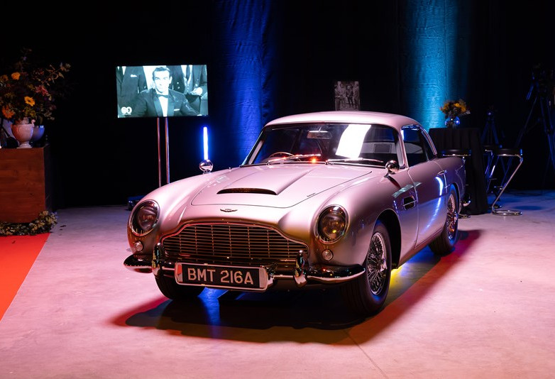 Aston Martin DB5 The Sean Connery Stage
