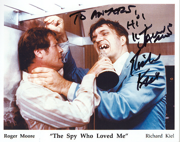 Richard Kiel, fotad med Sir Roger Moore Färg