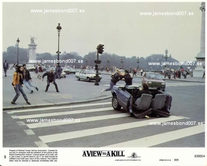 Street car chase in Paris 5