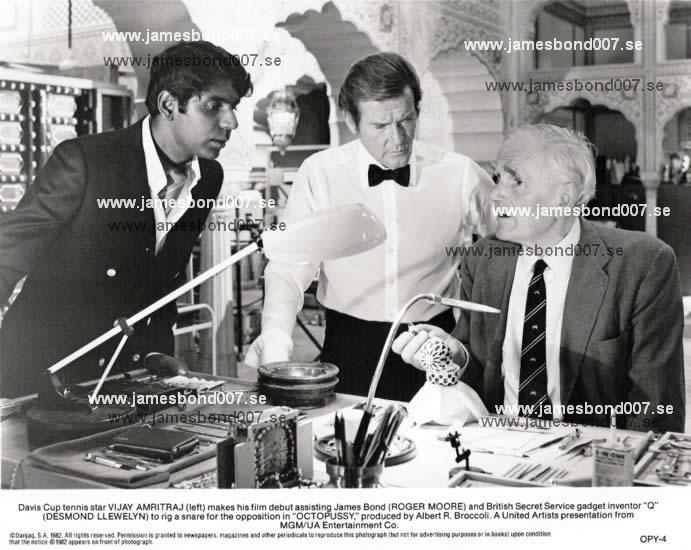 Vijay Amritraj, Sir Roger Moore och Desmond Llewelyn OPY-4