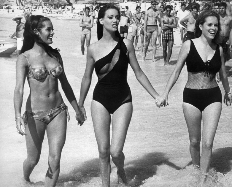 Martine Beswicke, Claudine Auger och Luciana Paluzzi i Bahamas 1965
