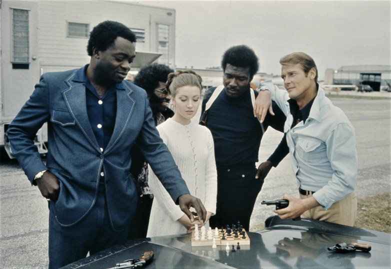 Yaphet Kotto, Jane Seymour, Tommy Lane and Roger Moore during the filming of Live and Let Die