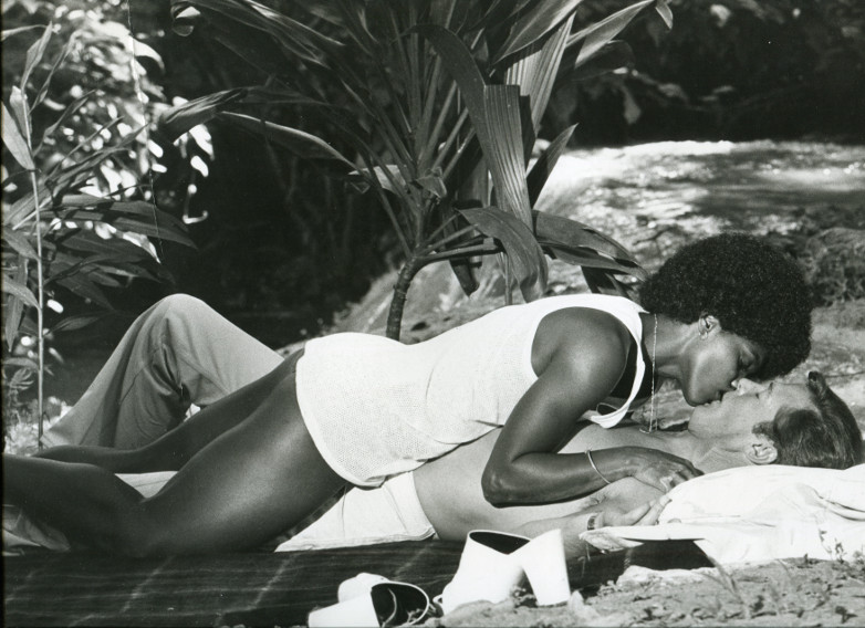 Gloria Hendry, Roger Moore, Live and Let Die