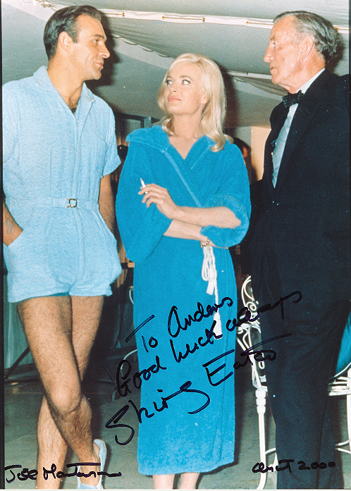 Shirley Eaton, fotad med Ian Fleming och Sir Sean Connery Signerat 10x8 tums foto