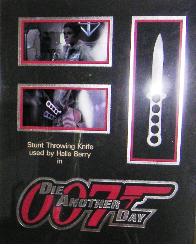 Jinx Throwing Knife Display Använd i filmen av Halle Berry