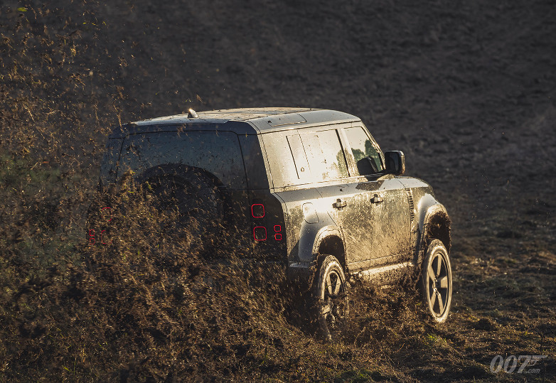 New Land Rover Defender in No Time To Die
